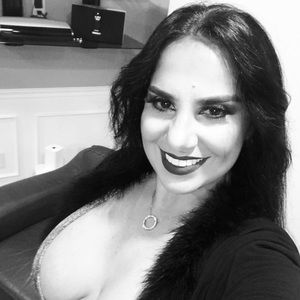 Meet your Posher, Leonor